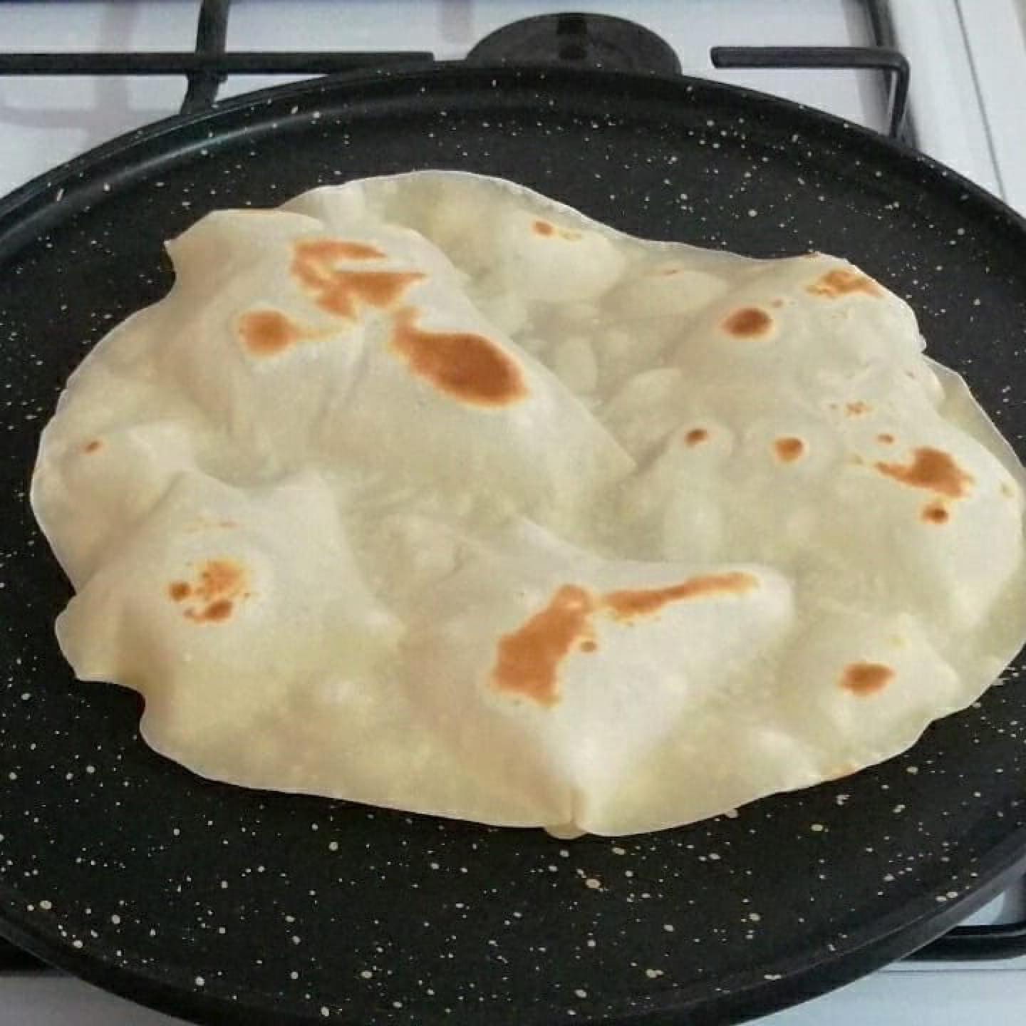 Mayasız Ama Mayalı Gibi Kabaran Lavaş Ekmeği