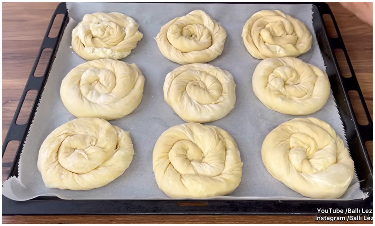 Çıtır El Açması Börek Tarifi