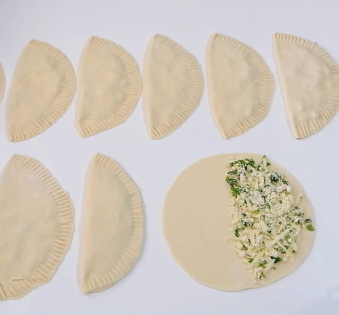 Yumuşacık Mayasız Börek Tarifi