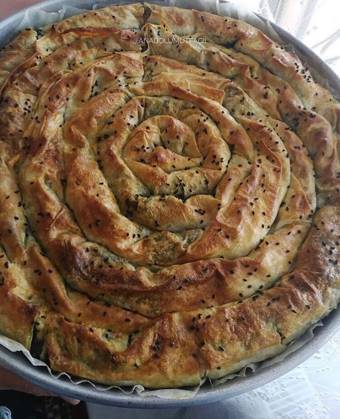 Nı̇şastalı Unlu Çıtır Börek Tarifi