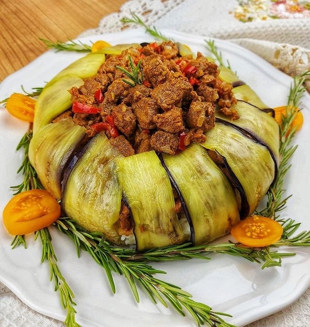 Etli Ve Patlıcanlı Kubbe Pilavı Tarifi