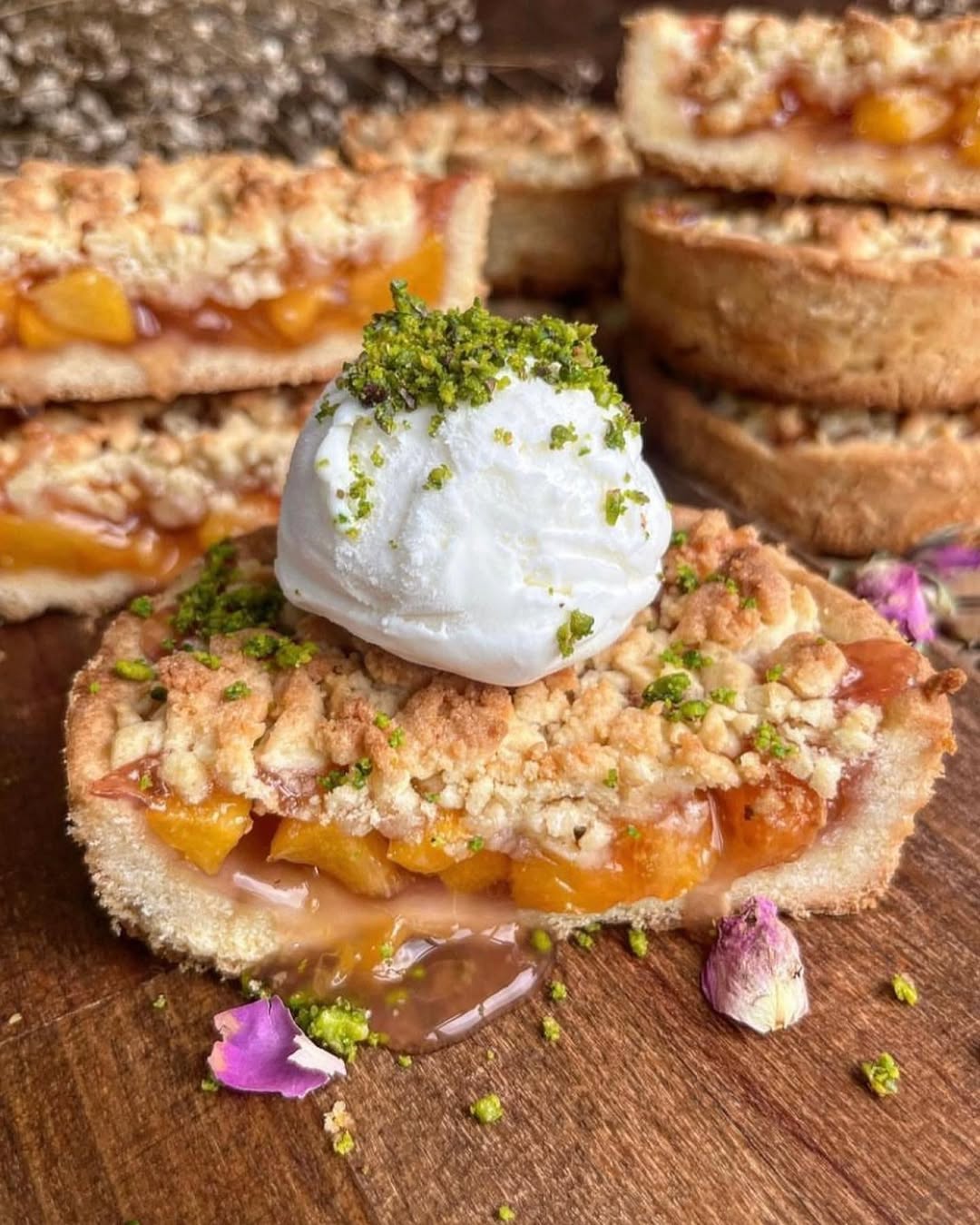 Güveç Kabında Şeftalili Turta Nasıl Yapılır