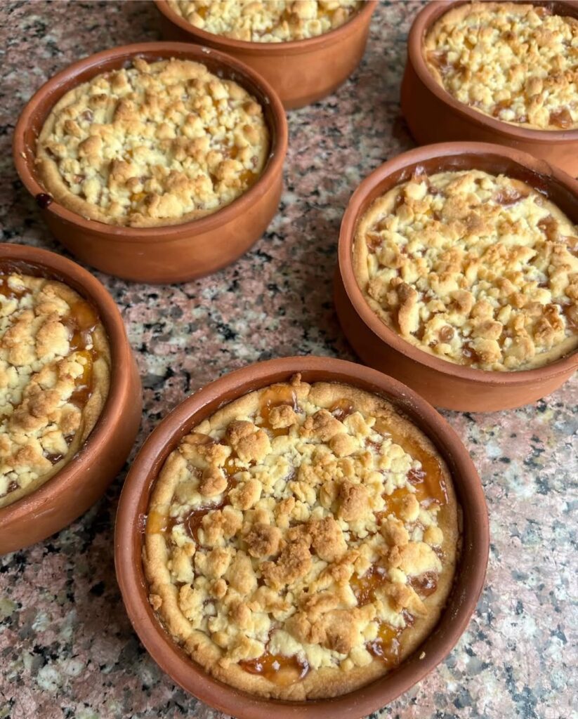 Güveç Kabında Şeftalili Turta Nasıl Yapılır